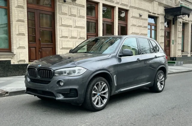 BMW X5 50i III (F15)