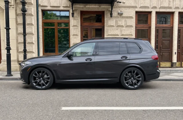 BMW X5 50i III (F15)