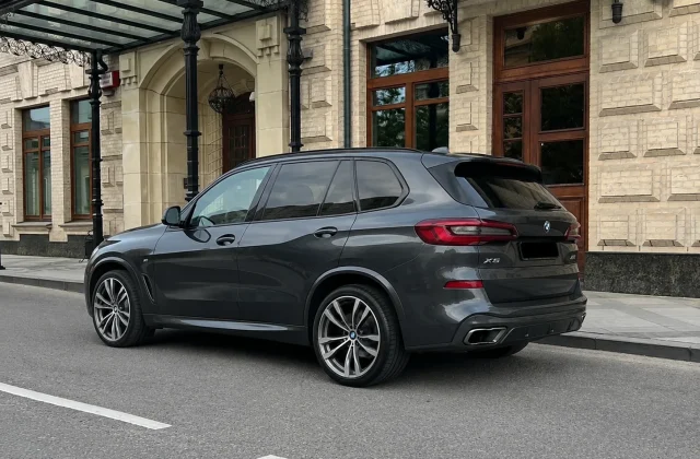 BMW X5 50i III (F15)