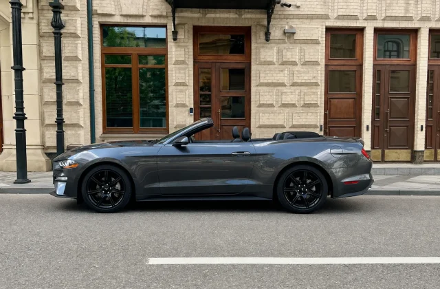 Ford Mustang VI (кабрио)