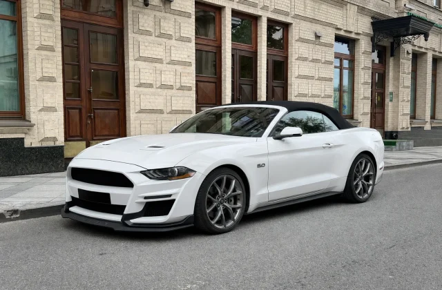 Ford Mustang VI (кабрио)