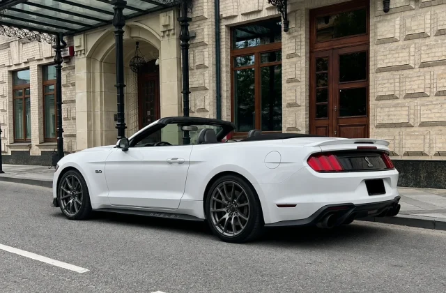 Ford Mustang VI (кабрио)